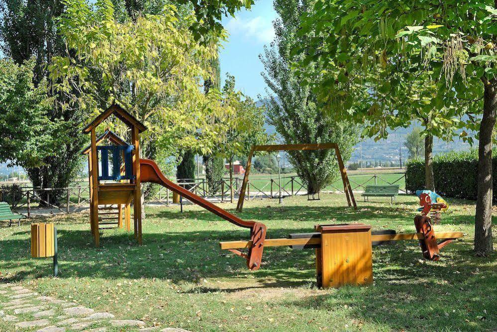 Agriturismo Le Due Torri Torre Quadrano Spello Eksteriør billede