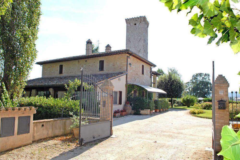 Agriturismo Le Due Torri Torre Quadrano Spello Eksteriør billede