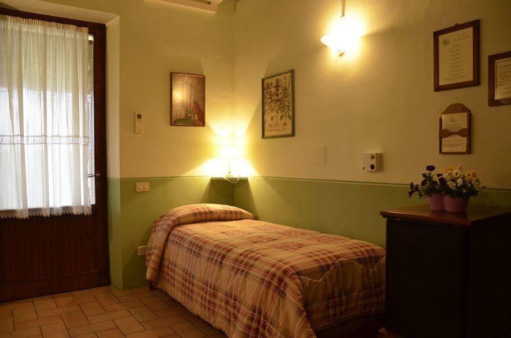Agriturismo Le Due Torri Torre Quadrano Spello Eksteriør billede