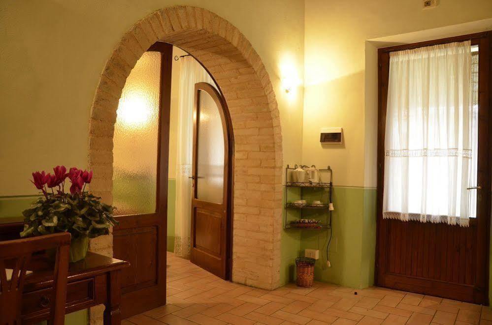 Agriturismo Le Due Torri Torre Quadrano Spello Eksteriør billede